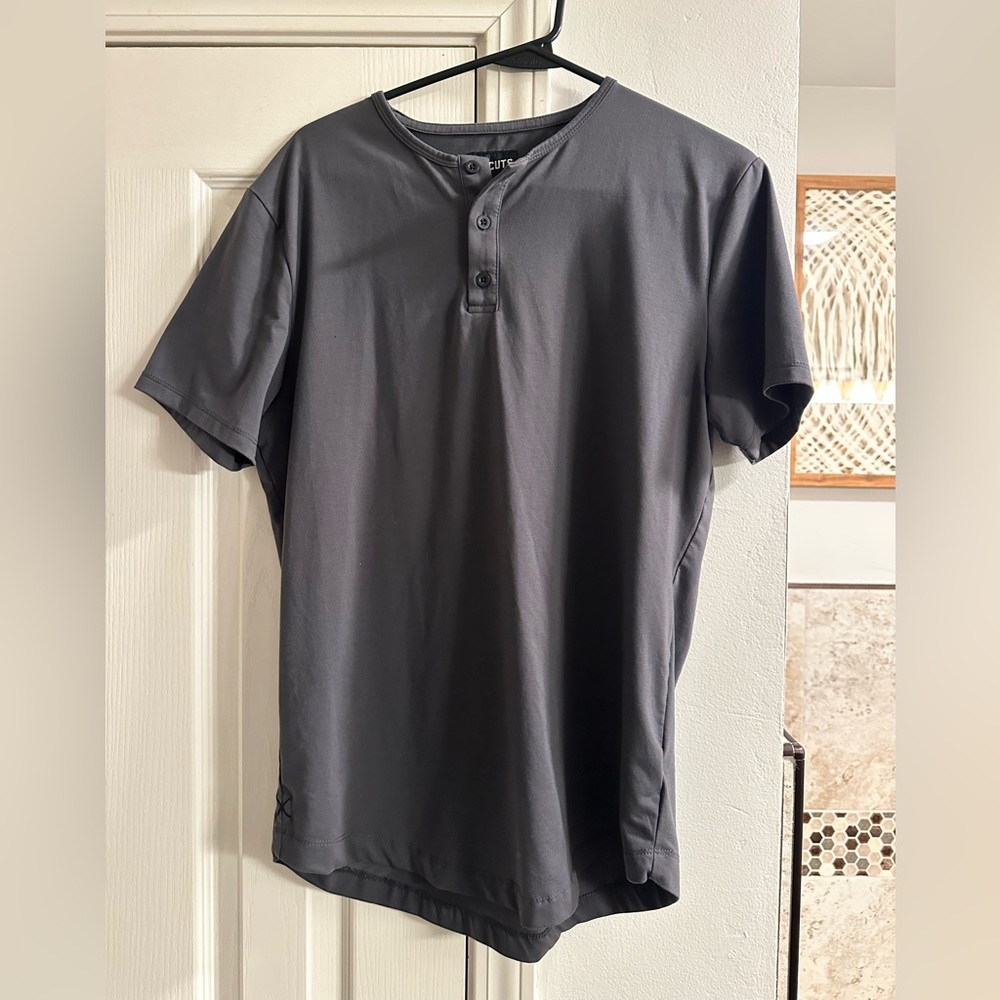 Cuts Henley Men’s Shirt - Medium